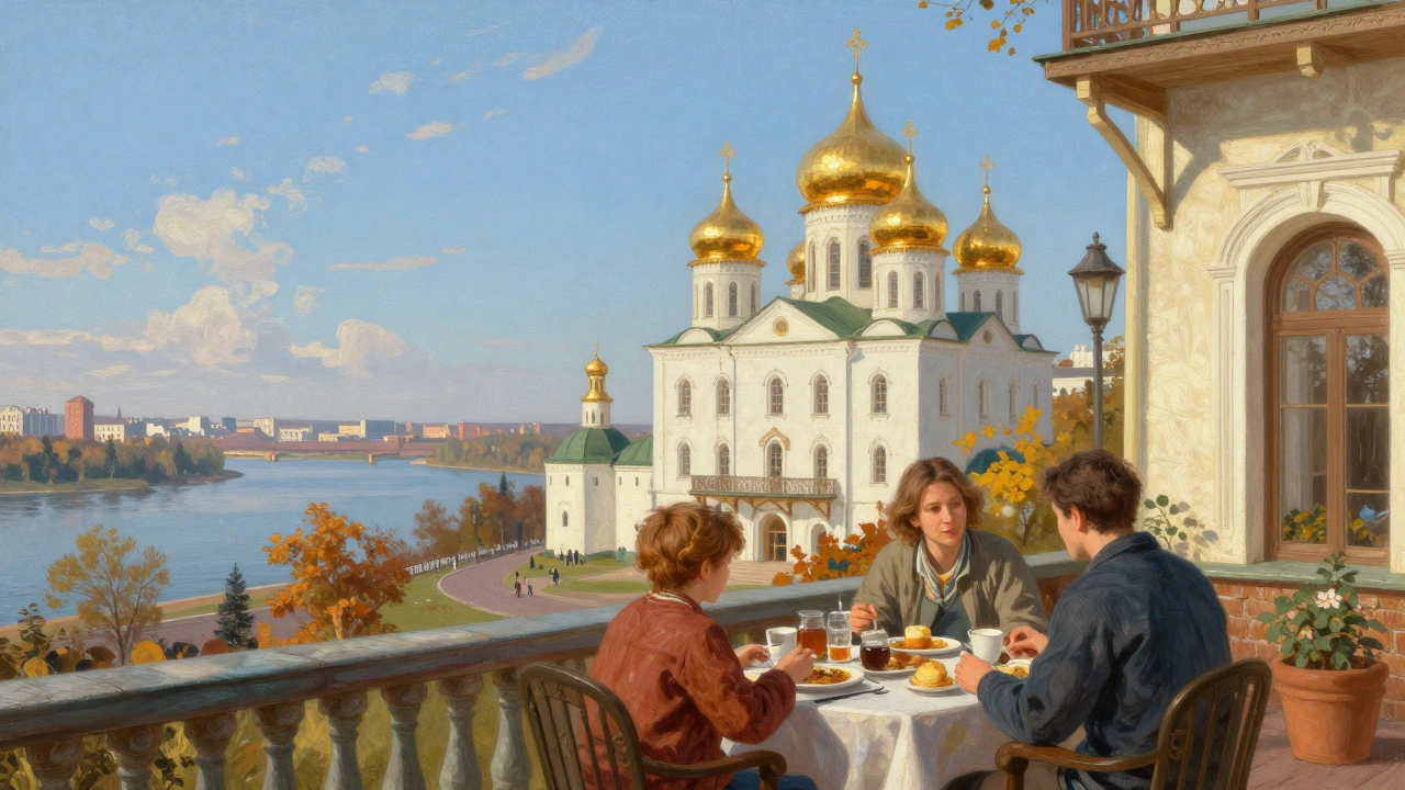 Уютный отель в Казани с видом на Кремль и Волгу, семья завтракает на террасе.